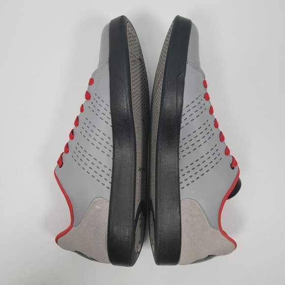 Athletic_Shoes